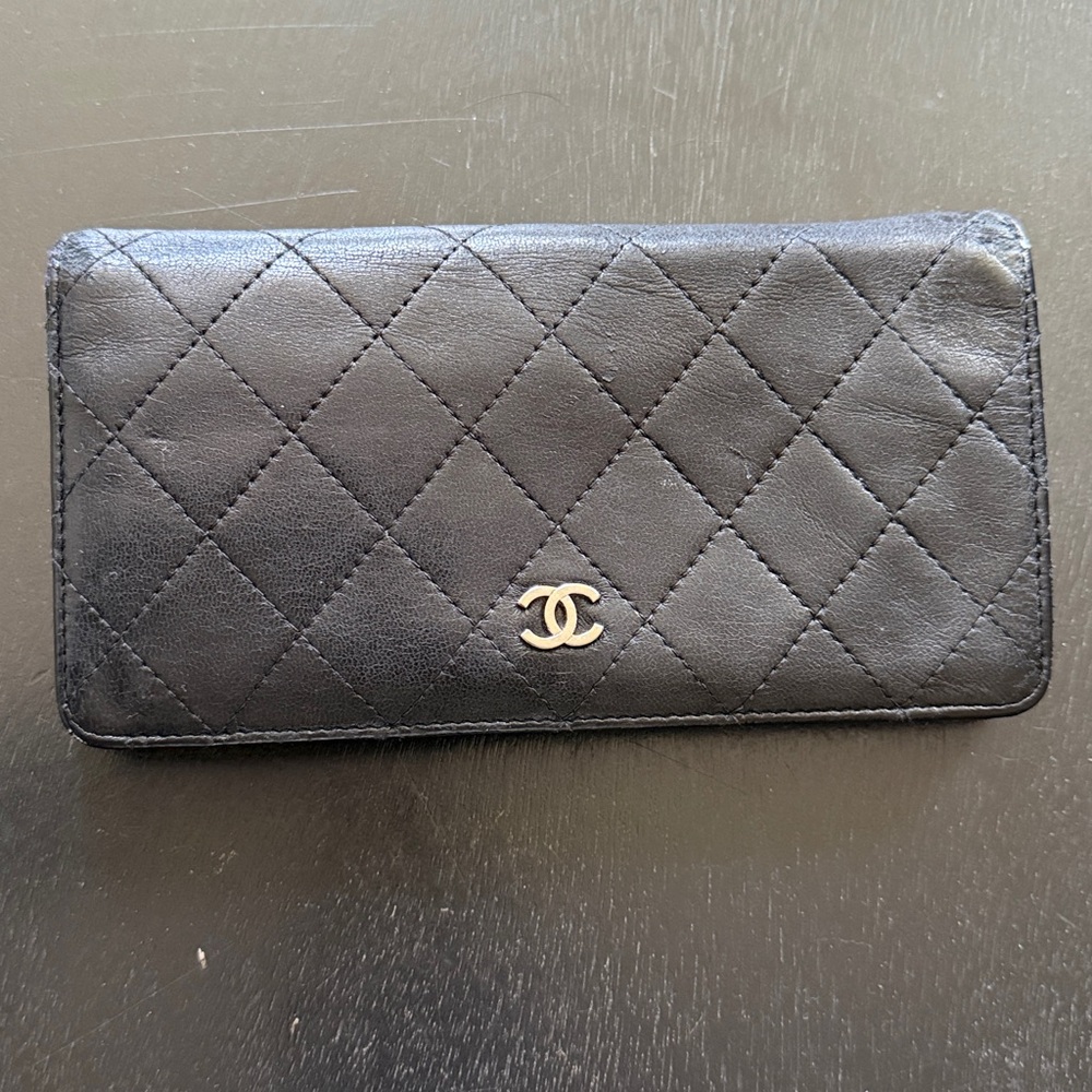 CHANEL Authentic Quilted Lambskin Leather Bifold Wallet